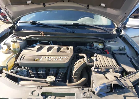 2013 Chrysler 200 Touring z USA, uszkodzony, nr VIN 1C3CCBBB9DN549529